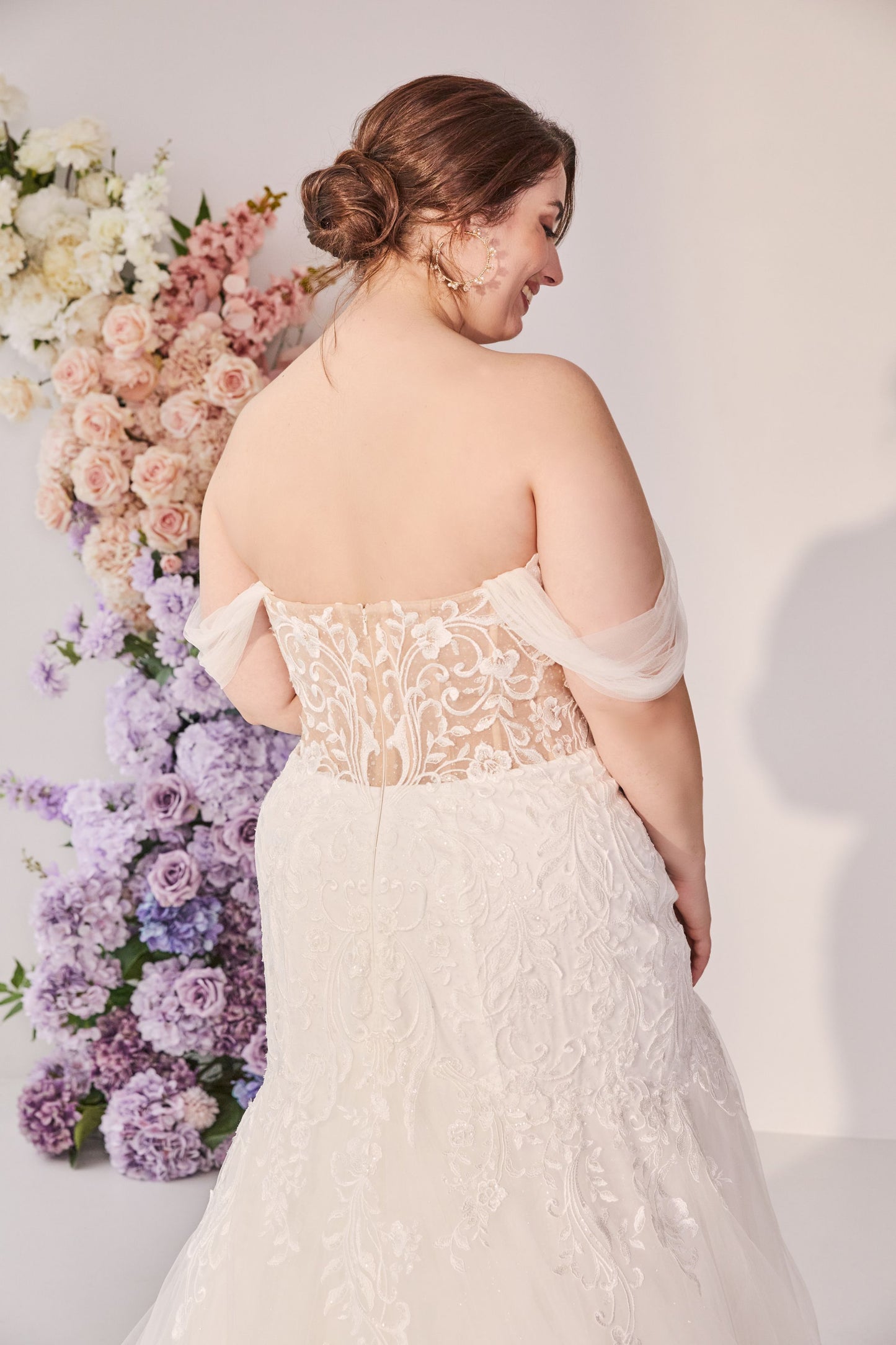 Off-the-shoulder tulle mermaid wedding dress.