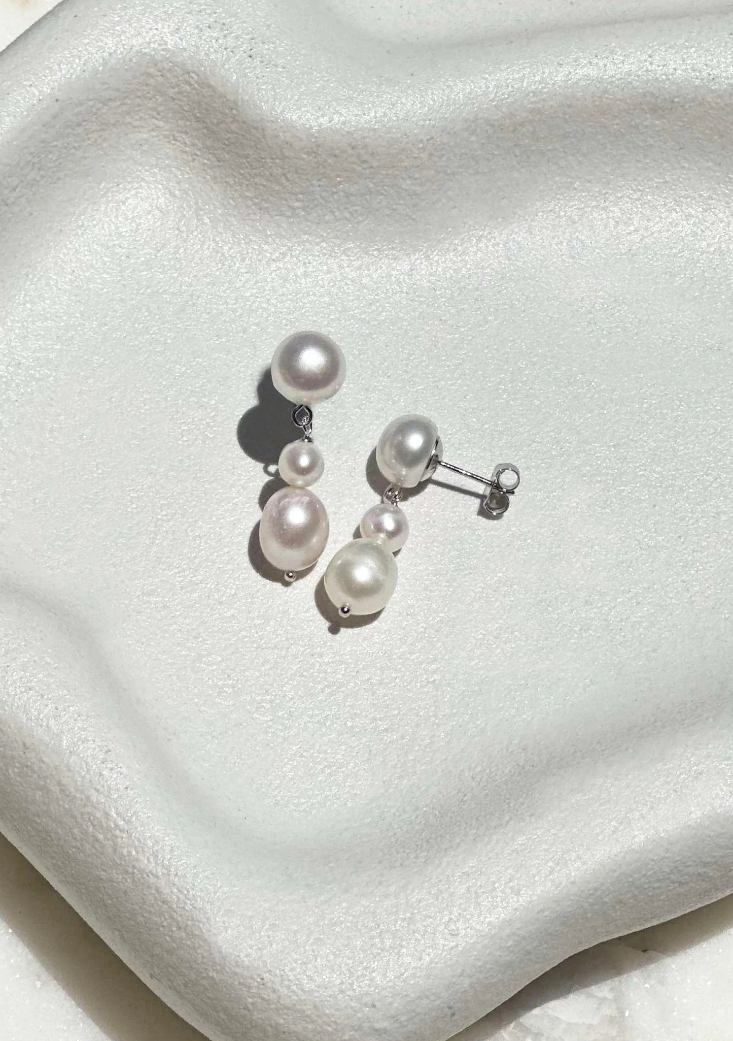LUCIA PEARL DROP EARRINGS SILVER