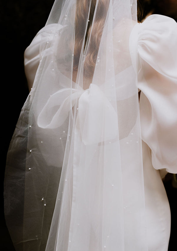 Bubble sleeve wedding dress with pearl tulle veil.
