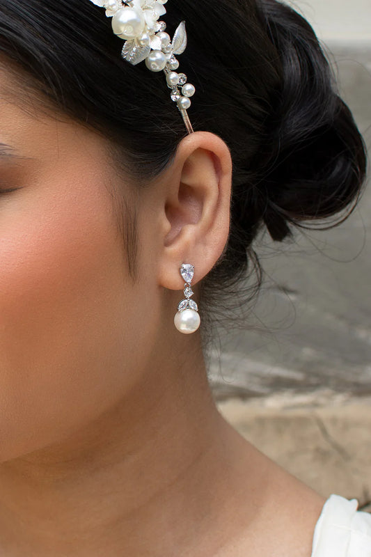 Diamante earring with round pearl hanging from bottom
