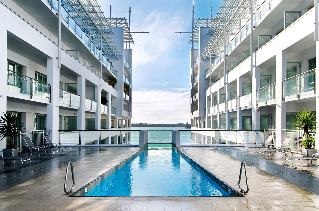Hilton Auckland Pool