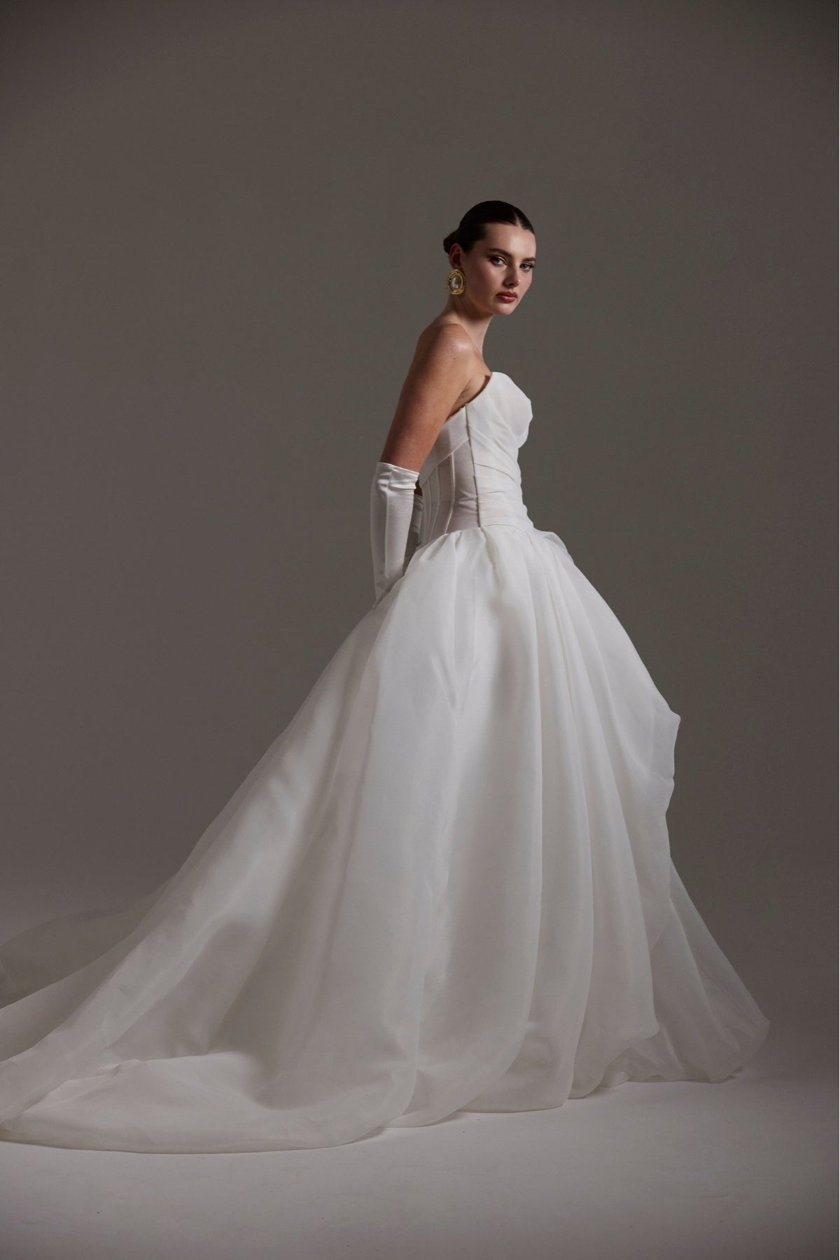 A-line wedding dress crafted in Organza, sweetheart neckline and assymetrical ruffle down the skirt. 