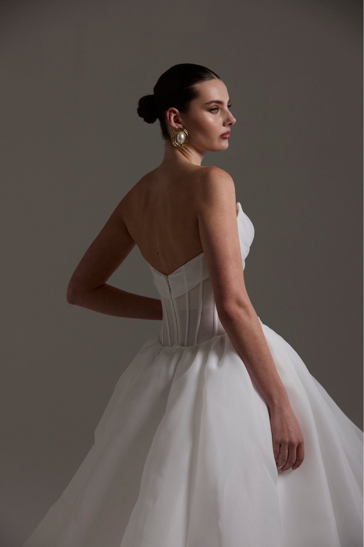 A-line wedding dress crafted in Organza, sweetheart neckline and assymetrical ruffle down the skirt. 