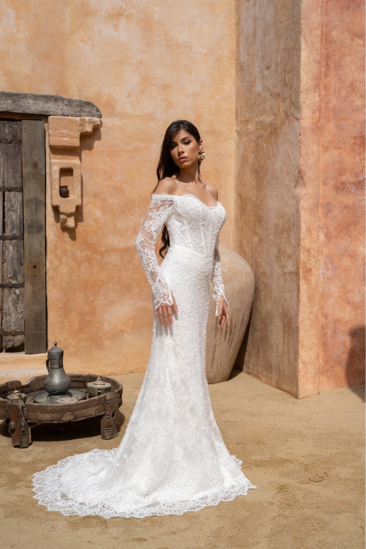 Fitted wedding gown in beaded lace, with sleeves. 