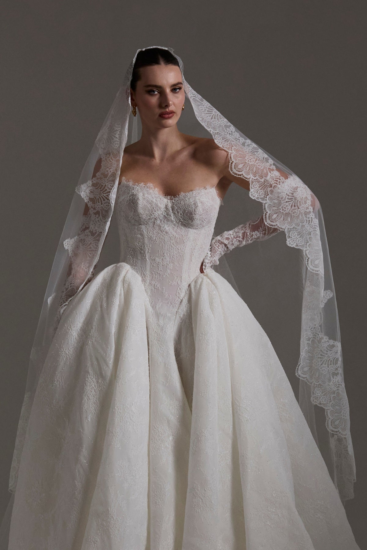 Mantilla lace veil for chapel weddings, vintage romance vibes. 