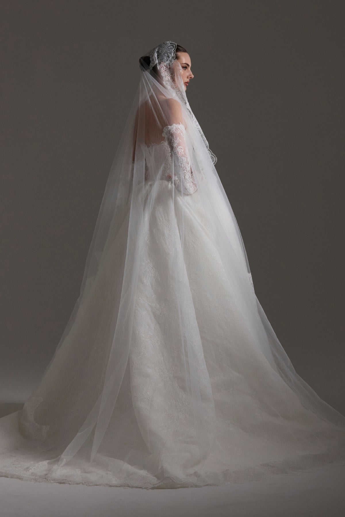 Mantilla lace veil for chapel weddings, vintage romance vibes. 