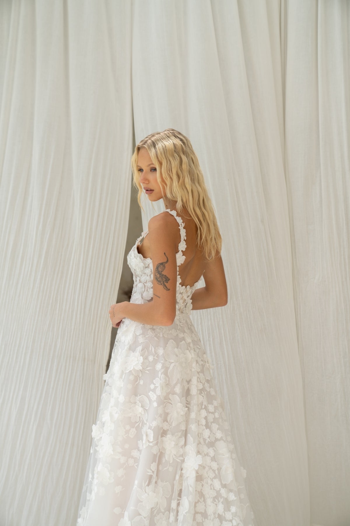 A-line wedding dress covered in 3D floral lace, square neckline with straps. 