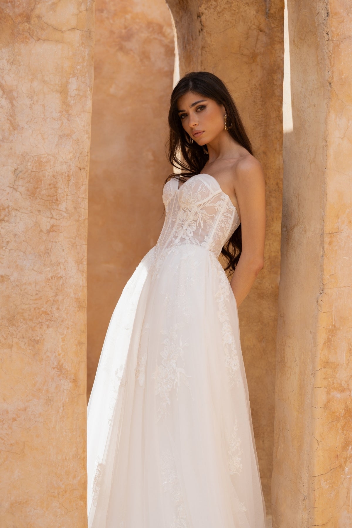 wedding gown, lace and tulle, sweetheart neckline, basque waist and corset boning. 