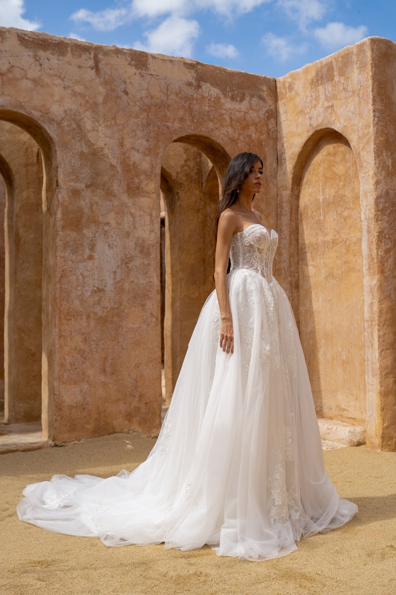 wedding gown, lace and tulle, sweetheart neckline, basque waist and corset boning. 