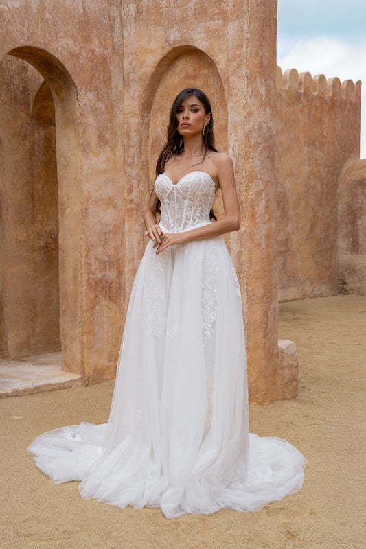 wedding gown, lace and tulle, sweetheart neckline, basque waist and corset boning. 