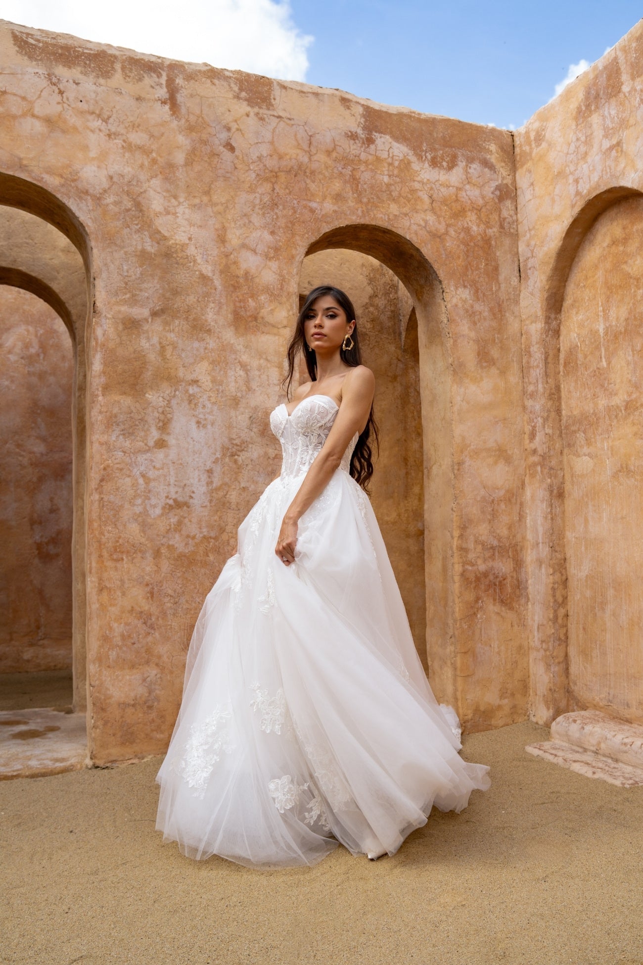 wedding gown, lace and tulle, sweetheart neckline, basque waist and corset boning. 