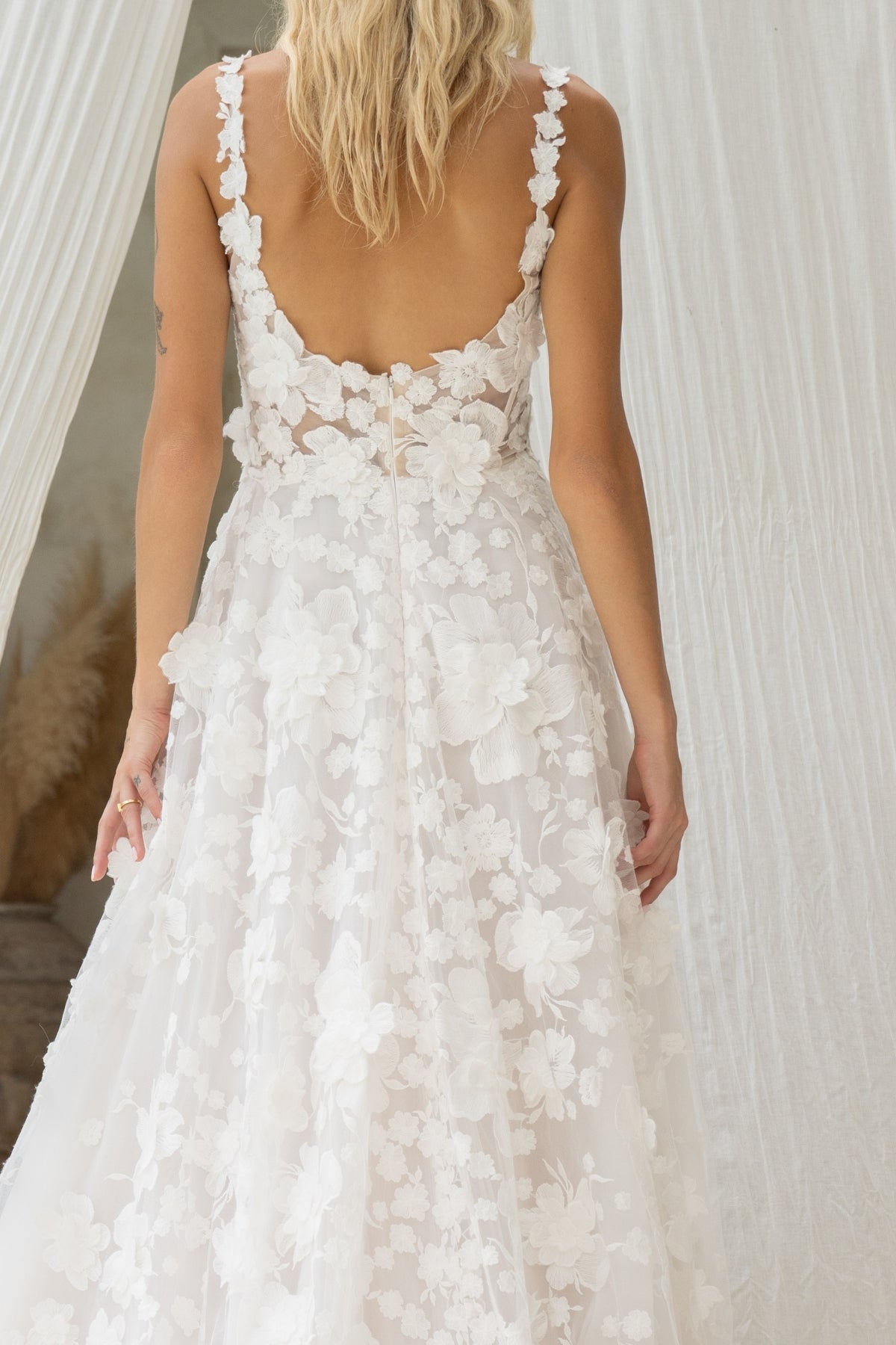 A-line wedding dress covered in 3D floral lace, square neckline with straps. 