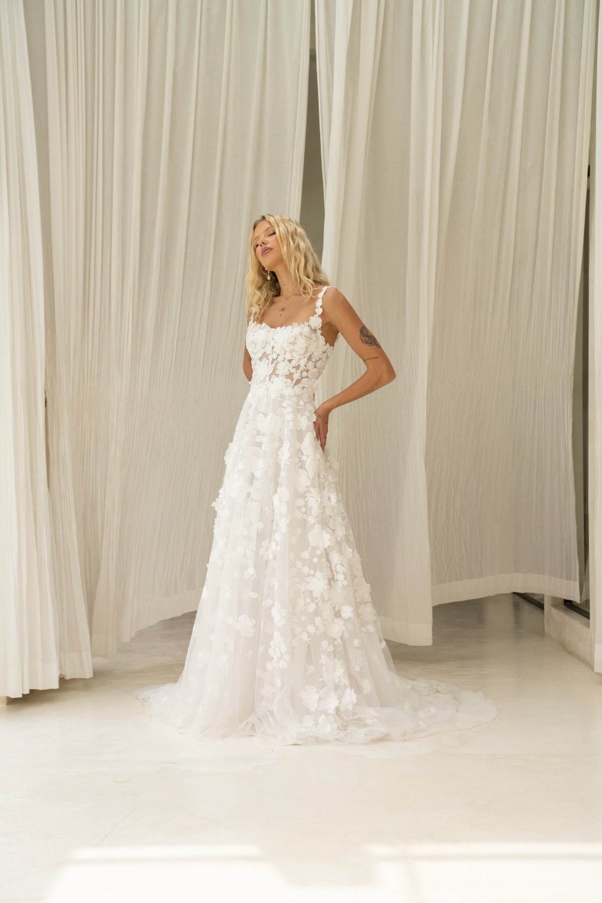 A-line wedding dress covered in 3D floral lace, square neckline with straps. 