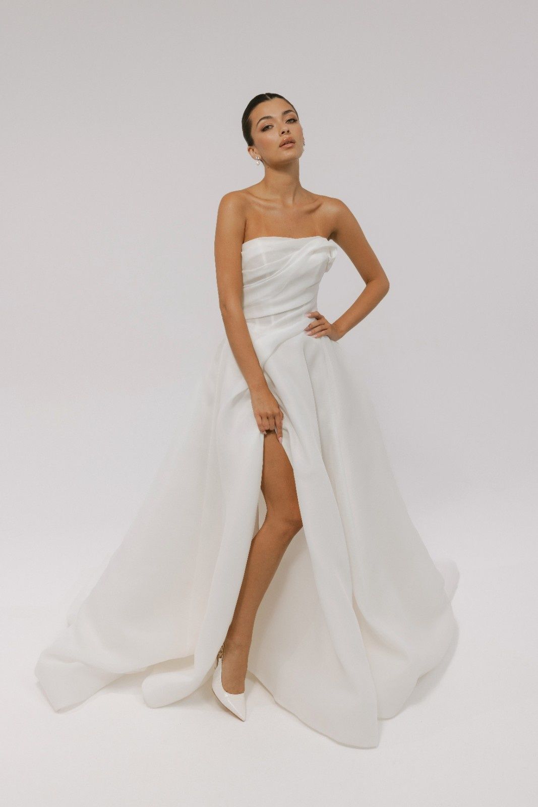 Modern A-line Wedding gown, Organza pleating, strapless neckline 