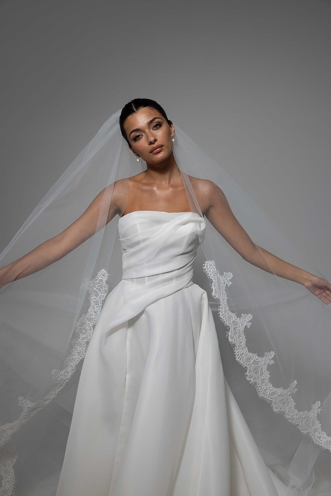 Modern A-line Wedding gown, Organza pleating, strapless neckline 