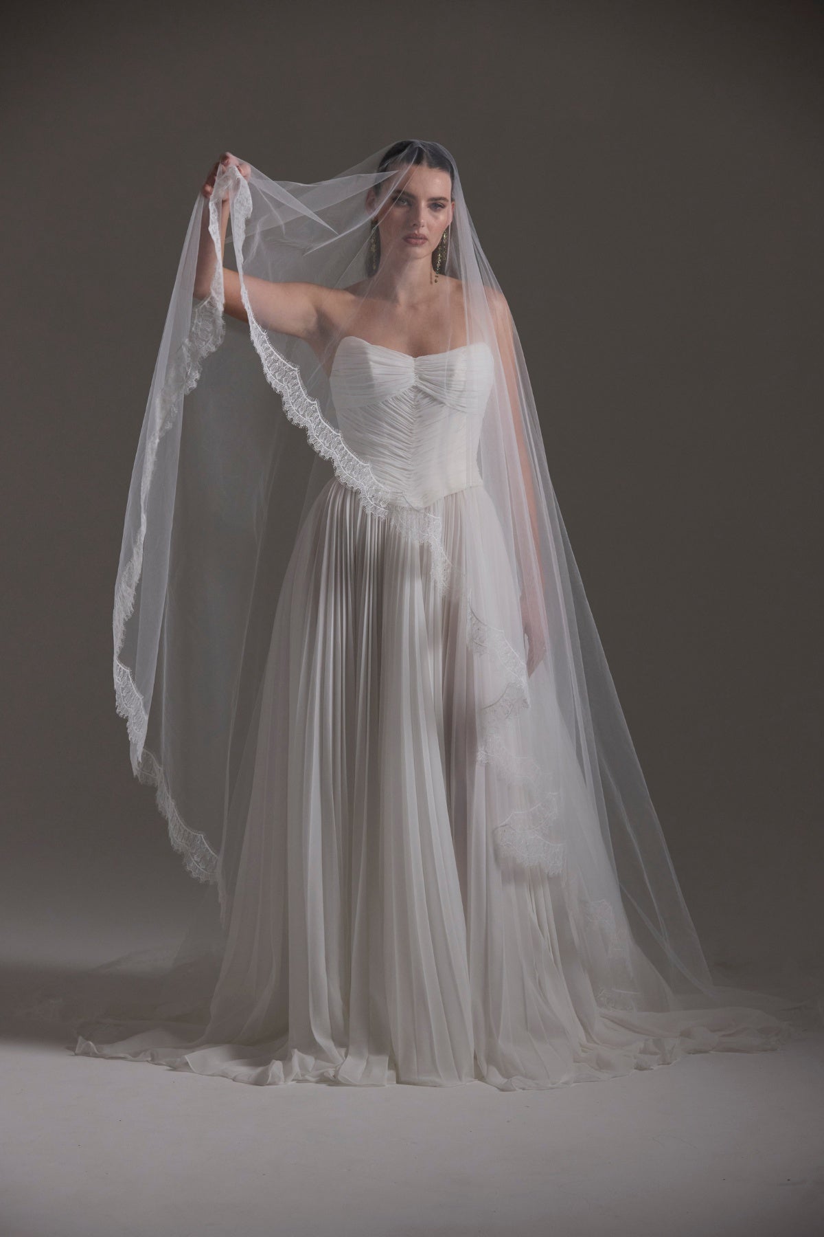 Double layered veil with lace border 