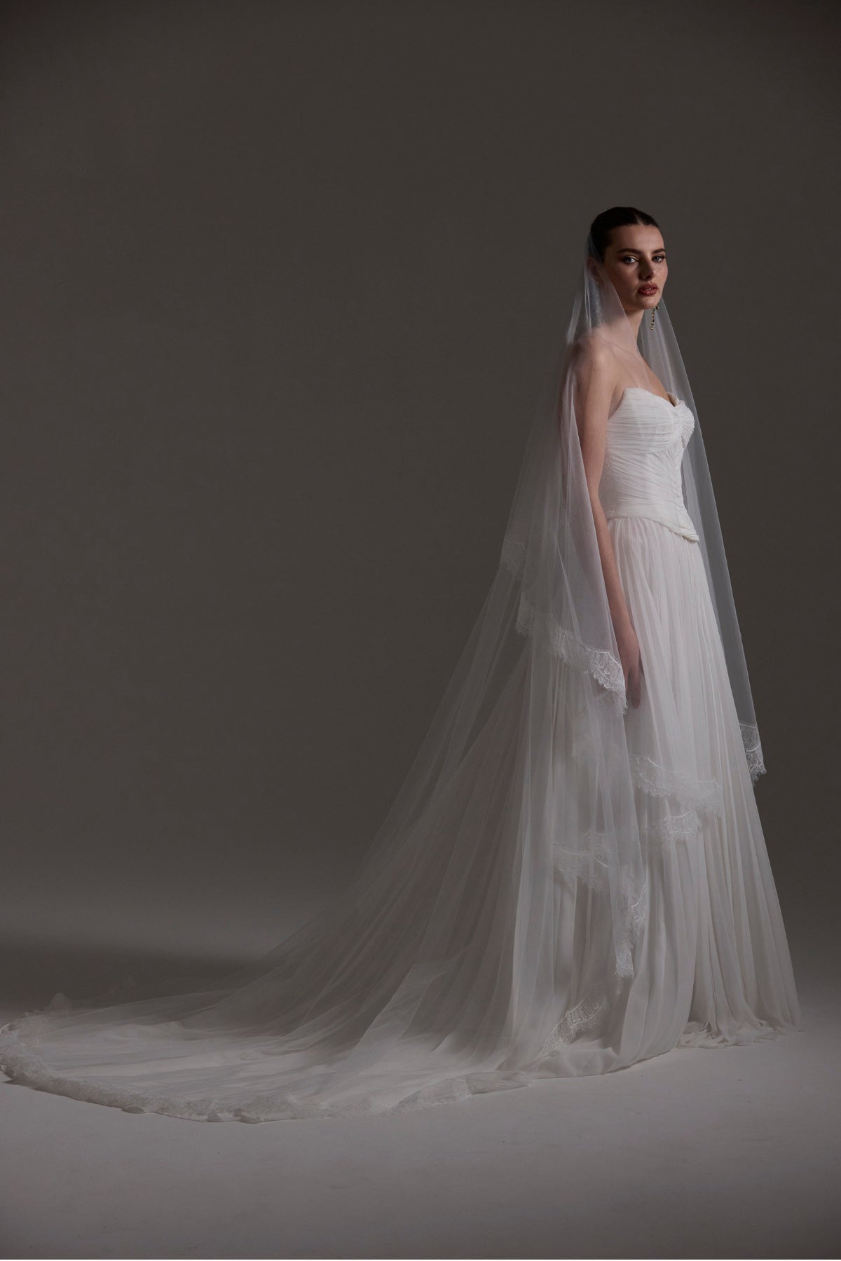 Double layered veil with lace border 