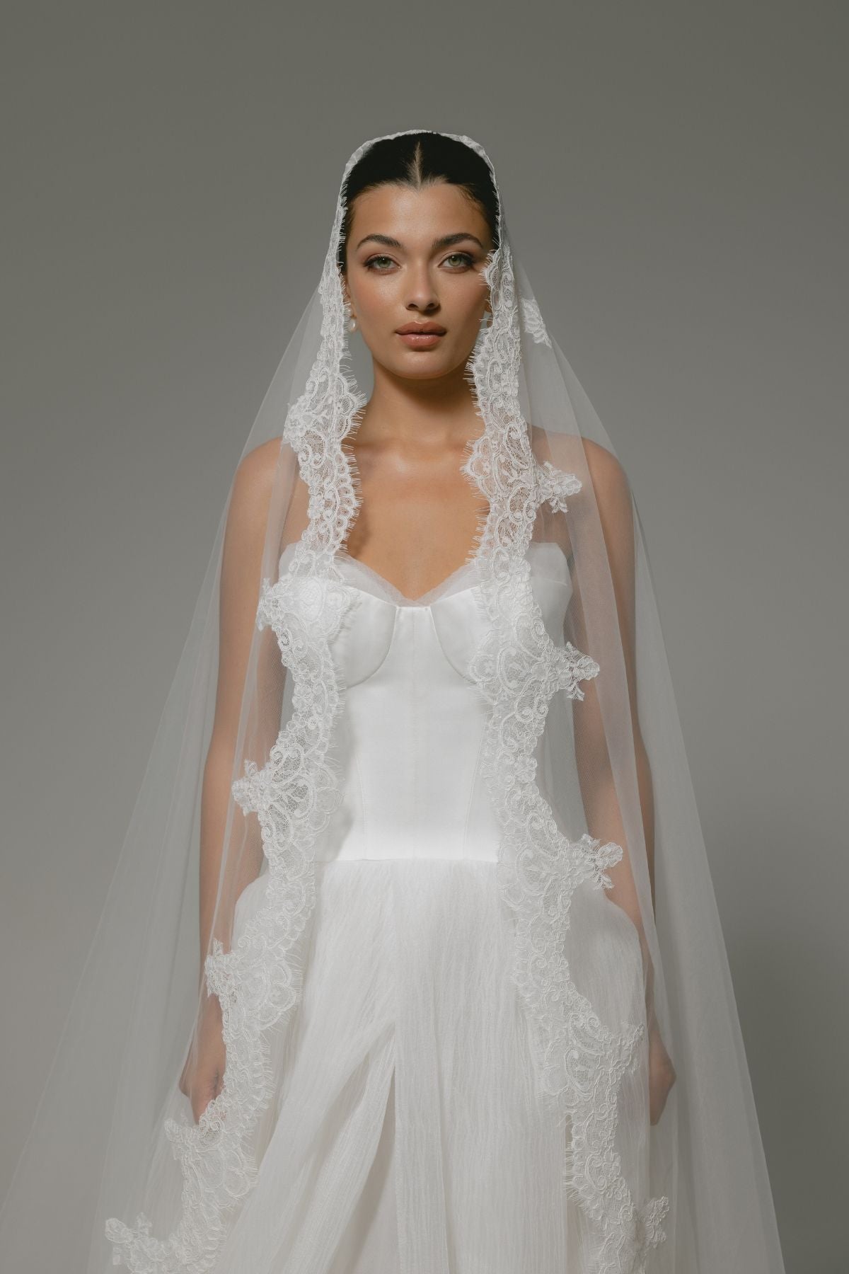  mantilla bridal lace veil for vintage cathedral vibes wedding dress. 