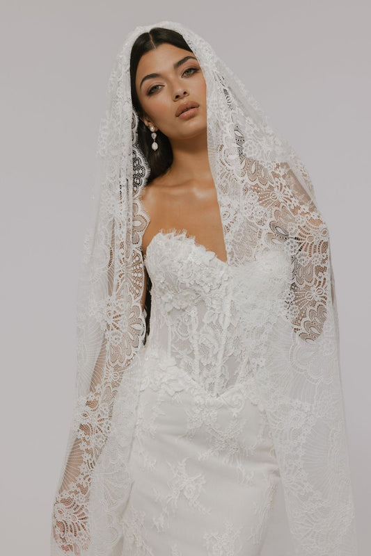 106" Veil, entirely lace, bohemian style 