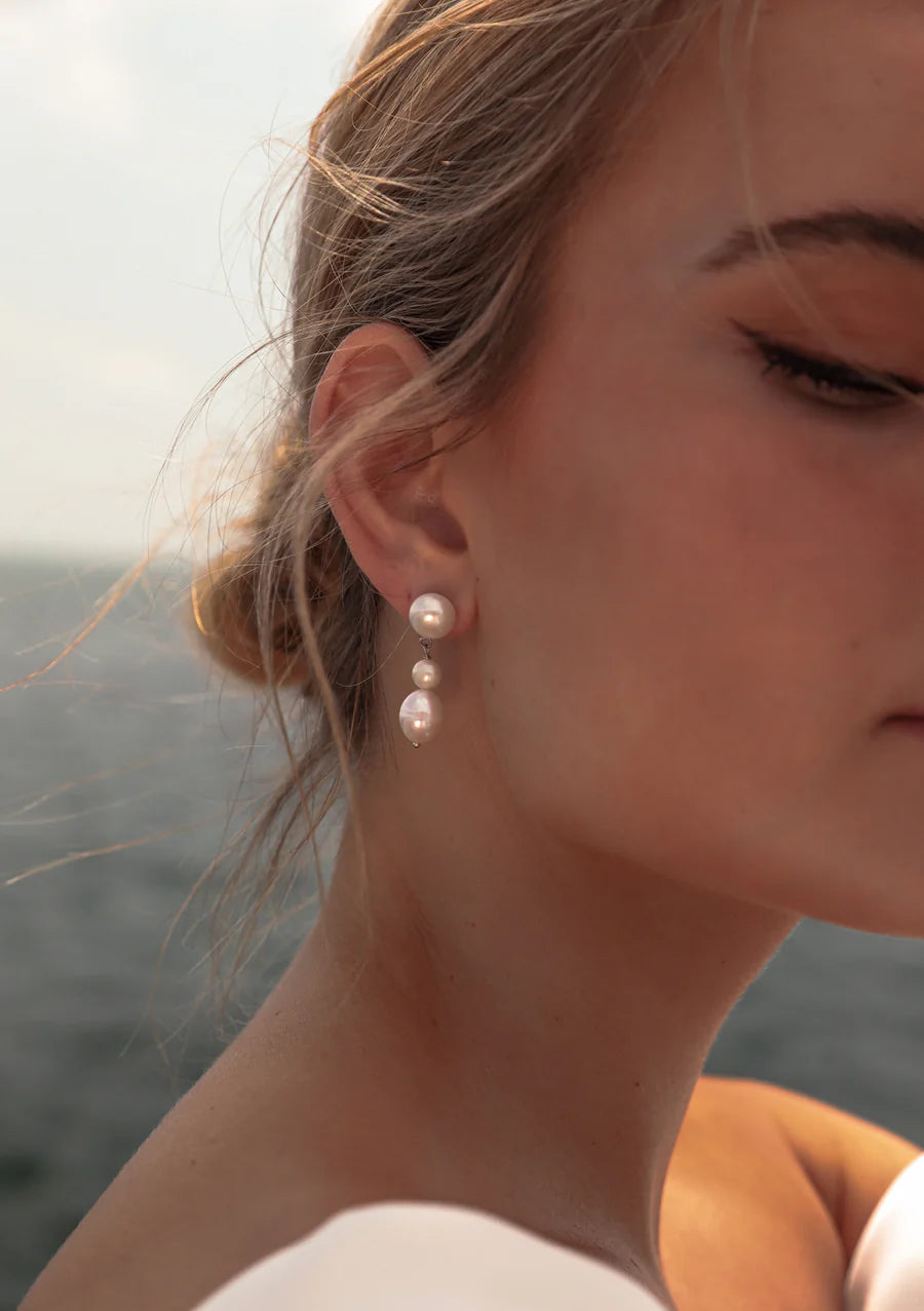 LUCIA PEARL DROP EARRINGS SILVER