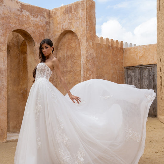 wedding gown, lace and tulle, sweetheart neckline, basque waist and corset boning. 