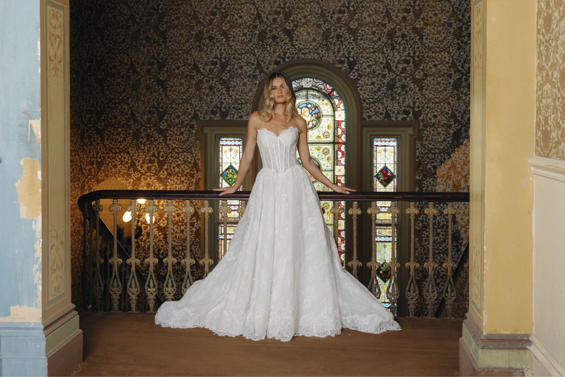 A-line wedding gown, sweetheart neckline and lace fabric. 