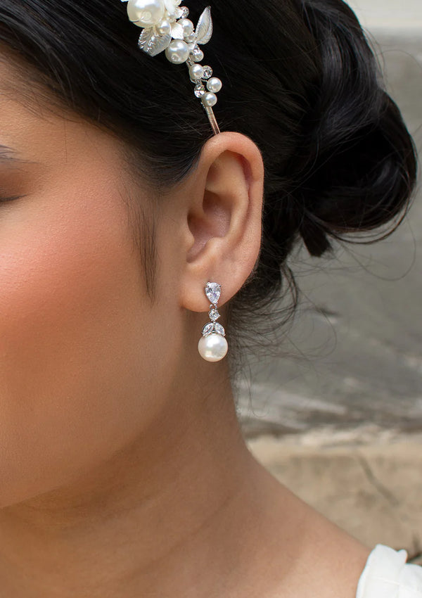Diamante earring with round pearl hanging from bottom