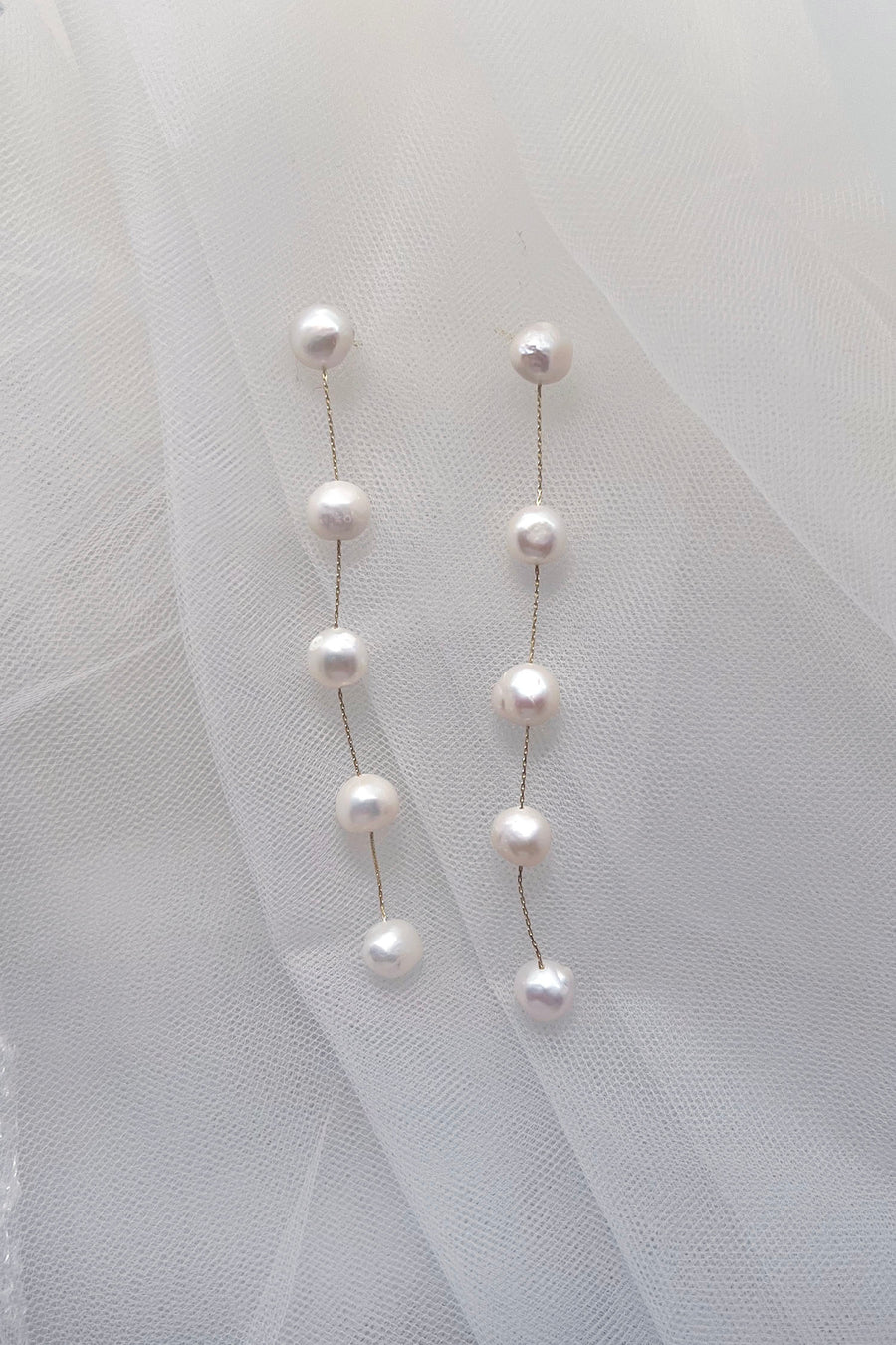 Image of Bellissima earrings. Five freshwater pearls joined by gold chain