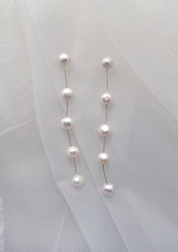 Image of Bellissima earrings. Five freshwater pearls joined by gold chain